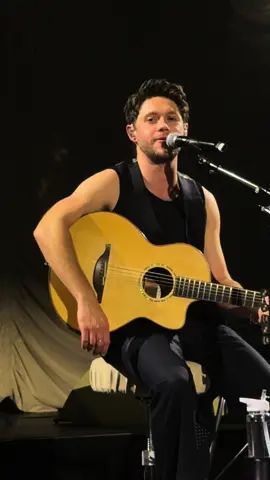 living my best life standing in the front row at @Niall Horan’s concert 🥹 #niallhoran #theshow #liveontour 