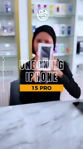 Unboxing #iPhone15pro New Garansi Resmi Indonesia hanya di SARANA SMARTPHONE.   Sobat Follower Semua yang pengen beli smartphone berkualitas dan bergaransi resmi sekaligus pelayanan yang ramah, silahkan datang langsung ke store SARANA SMARTPHONE ya. Kami jamin sobat follower semua bakalan nyaman dengan pelayanan yang kami berikan, apalagi after sales dan harganya yang murah banget     Sekarang punya smartphone keren dan canggih udah ga angan – angan lagi kok, yuk pilih smartphone incaran sobat follower semua hanya di SARANA SMARTPHONE   Untuk informasi dan pemesanan, silahkan klik link yang ada di bio ya. Yang mau langsung order langsung dm kita!   Alamat Store : Jl. Dr. Sutomo No.78 Kubu Marapalam Kota Padang   SARANA SMARTPHONE ada juga di : PADANG, @saranasmartphone_padang SOLOK, @saranasmartphone_solok PAYAKUMBUH, @saranasmartphone_payakumbuh PULAU PUNJUNG, @saranasmartphone_pulaupunjung SUNGAI RUMBAI, @saranasmartphone_sungairumbai     #unboxing #unboxingvideo #videounboxing #unboxingsmartphone #sarana #saranasmartphone #smartphonepadang #saramamartphonesolok #saranasmartphonepayakumbuh #saranasmartphonepulaupunjung #saranasmartphonesungairumbai #belismartphoneyasaranasmartphone #exclusivestoresaranasmartphone #saranaforeverybody  