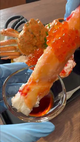【大蟹食べ比べ丼　(竹)】 函館朝市店です🦑 今日は3大蟹食べ比べ丼　竹　のご紹介です！ 本ズワイ蟹、イバラ蟹、タラバ蟹、更にいくらとムラサキウニも載せちゃいました😍 ボリューム満点でお腹がいっぱいになること間違いなしです🤤 そんなこちらの丼は冬季限定なので、お早めにご来店ください🫡 皆様のご来店、お待ちしております🦀✨ --------------------- 〜店舗情報〜 ▪️うに専門店世壱屋　余市実家店 北海道余市郡余市町大川町7丁目29-4 TEL　0135-48-5652 営業時間　10:00～17:00(Lo16:30) 定休日：火曜日 ※1月〜3月火曜日・水曜日 ▪️うに専門店世壱屋　小樽運河店 北海道小樽市堺町2-18 TEL　0134-65-7251 営業時間 10:00〜20:00(Lo19:30) 定休日：水曜日 ※1月〜3月年中無休 ▪️うに専門店世壱屋　函館朝市店 北海道函館市若松町8番16 TEL　0138-86-7971 営業時間　9:00〜16:00 (Lo15:30) 定休日：水曜日 ▪️うに専門店世壱屋　函館魚まさ店 北海道函館市本町4-7 TEL　0138-53-1146 営業時間　11:00〜14:00 (Lo13:30) ※10月〜冬季休業 定休日：火曜日 --------------------- 〜催事情報〜 ☑️高松三越(香川県) 2月21日(水)〜3月6日(水) ☑️ 京王聖蹟桜ヶ丘(東京都) 2月29日(木)〜3月6日(水) --------------------- #うに #yoichiya #世壱屋 #うに専門店世壱屋 #うに専門店世壱屋函館魚まさ店 #うに専門店世壱屋小樽運河店 #うに専門店世壱屋函館朝市店 #幸福雲丹 #うに丼 #北海道グルメ #余市グルメ #小樽グルメ #函館グルメ #函館朝市 #海鮮丼 #北海道産うに #北海道観光 #北海道美食 #hokkaidoseafood #sea​urchin #Japanesefood