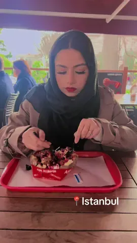 Definitely need to try this when youre in Istanbul ♥️♥️ . #bkanddeenasworld #adeenashaiaan #shaniisworld #adeena #shaiaan #bkshaan #holiday #newlyweds #marriedcouple #holidays #coupletrips #shortbreaks #ottomon #kumpir #istanbulfood #food #potato #spudman #jacketpotato #cheese 