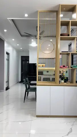 Chiếc tủ ngăn phòng đơn giản không cầu kì chính là em nó đây #xuhuong #phongkhachdep #phongkhachhiendai #noithatthongminh #tubepdep #noithatnhadep #noithathiendai 
