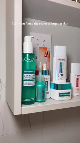 #AD POV: you found the secret to brighter skin with the new @L’Oréal Paris Bright Reveal range ✨ The new Bright Reveal Dark Spot Exfoliant Peel is literally an at-home facial, the glow is real 😍 #skincare #brightreveal 