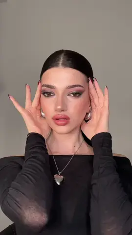 I don’t like make-up at all.