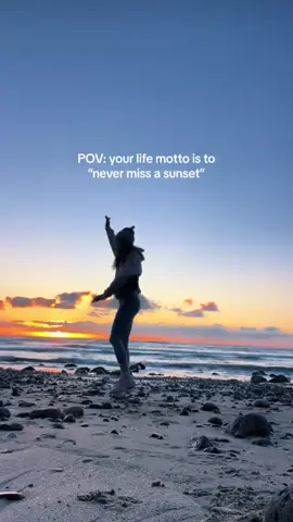 Never miss it #sandiego #sandiegolife #sandiegogirl #sandiegolifestyle #pacificbeachsandiego #lajolla #saltedgranola #saltedgranolaaesthetic #sunsetlover #sunset 