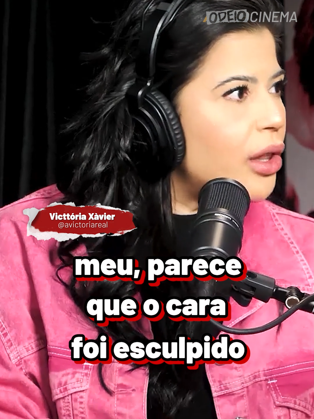 O destino realmente tem seus preferidos, né? Além de ser um excelente ator, o #AustinButler conseguiur ganhar o coração da @avictoriareal_ e da @aline.perr com a sua beleza! No novo episódio do #OdeioCinema, elas contaram tudo sobre os bastidores da pré-estreia de #DunaParte2. Então, se você é fão, não deixe de assistir ao podcast!#PlayNoPodcast#Tiktokmefezassistir#AdoroCinema