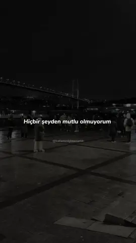 Koşarak kaçtığım hep kendimmişim meğer.🥀🌙
