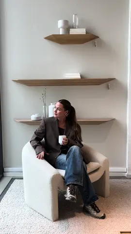 Simple, aesthetic and comes in so many different colours and textures. Shop Mielo at Bolia.com 🤎 #Bolia #scandinaviandesign #scandinavianinterior #scandinavianhome #armchair #homeinspo #aesthetic #minimalist #interior #japandi #livingroom 
