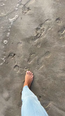 20 sec beach walk #relax #ocean #beach #feet #vacation #sunset #vibe #fy #fypage 