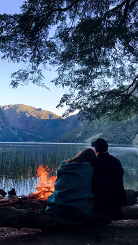 Desayuno en la montaña con mi amor⛰️🤍 #laguna #lagunacañicura #paisajes #naturaleza #parejas #amore #Love #montana #amanecer #campinglife #acampar🏕️🔥 #carpa #parati #pourtoi #paratii #pyt #viralvideo #viral #viraltiktok #viaje #foryou #chile🇨🇱 #surdechile🇨🇱 #vacation 