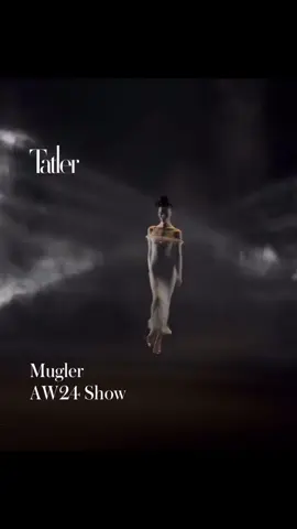 Tap to see the surreal fashion spectacle of @muglerofficial @cadwallader. 立即回顧Mugler 時裝騷上超現實的時尚奇觀。 #tatlerstyle #muglerfw24