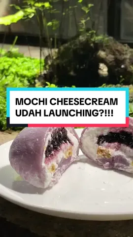 OMG! mochi cheesecream udah launching! bisa dibeli di 3 toko itu ya! yg mau PO juga boleh! awas kehabisaaan!  #mochiajaib #mochipeach #cheesecream #blueberry #saltedcaramel #mochik3mart 