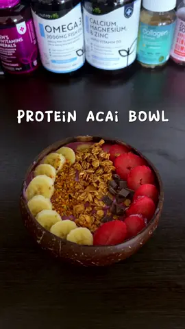 Protein Acai Bowl 🩷 Honey Chocolate Edition 🍯 Full recipe: ✨ unsweetened acai berry ✨ 80g tropical mix (pineapple, mango, papaya, passion fruit but you can use any tropical fruit) ✨ 80g summer berries (blueberries, blackcurrants, redcurrants, blackberries, raspberries but you can use any berries)  ✨ @ehplabs blessed protein powder (cookie crunch flavour) ✨ protein yoghurt (I used the strawberry one from Arla) Toppings: 💚 1/2 banana 💚 Strawberries 💚 Granola 💚 Bee pollen 💚 Dark chocolate chunks 💚 Honey 40g protein 500 cal more protein recipes coming soon 💚✨ #whatieatinaday #fdoe #foodtiktok #fitnesstiktok #whatieat #diet #healthyfood #healthyrecipes #morningroutine #breakfast #aesthetic #cleangirlaesthetic #selfdevelopment #food #healthyliving #proteinrecipe #proteinsmoothie #smoothie #proteinshake #fyp #foryou #Fitness #fitnessmotivation #weightloss #gym 
