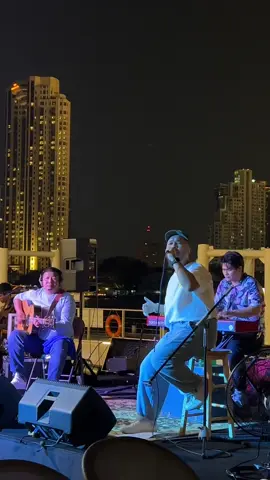 เพลงเพราะๆกับบรรยากาศฟินๆ🥰 #hightidebkk #ริมแม่น้ําเจ้าพะยา #ตรงข้ามไอคอนสยาม #riverfront #บรรยากาศชิวๆ #vibes #whatcharawalee #ทราย #tiktokขึ้นฟีดที 