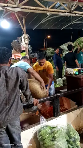 Situasi pasar induk Kramatjati menjelang bulan puasa
