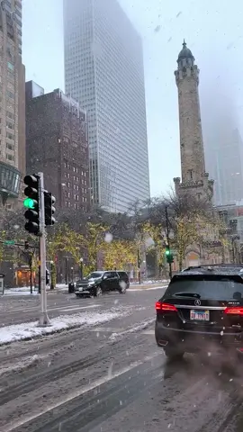 Chicago ❄️♥️🇺🇸 just when you think winter is over, it comes back again 🥰🌨️📍Michigan Ave Chicago IL 🇺🇸 #chicago #downtown #chicagodowntown #chicagoarchitecture #fyp #usa #foryourpage #foryoupage #foryou Chicago, travel Chicago, snowstorm, snowfall, snowy Chicago, winter in Chicago, snow-covered streets of Chicago, snowy night, Trump Tower Chicago