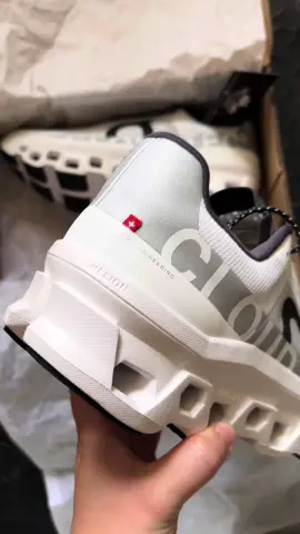 In shot: On Cloudmonster “White” 👀🫶🏻 #unboxing #sneakerreseller #oncloud #smoothvelocity 