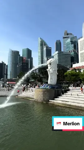 One of the most famous depictions of this iconic symbol is the statue found at Merlion Park—a scenic spot located at One Fullerton, Singapore أحد أشهر صور هذا الرمز الأيقوني هو التمثال الموجود في حديقة ميرليون - وهي منطقة ذات مناظر خلابة تقع في وان فوليرتون، سنغافورة #singapore #marinabysands #travels_by_mo #tiktoksingapore #travel @يوميات رحال🌍 @alaekh475 @Driss El Ghazi molkaskita 🧢