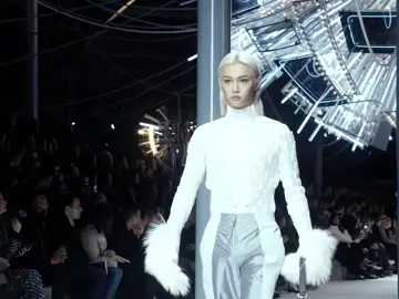 Runway model #felix #felixskz #straykids #foryou #foryoupage #fyp #fypシ #louisvuitton 