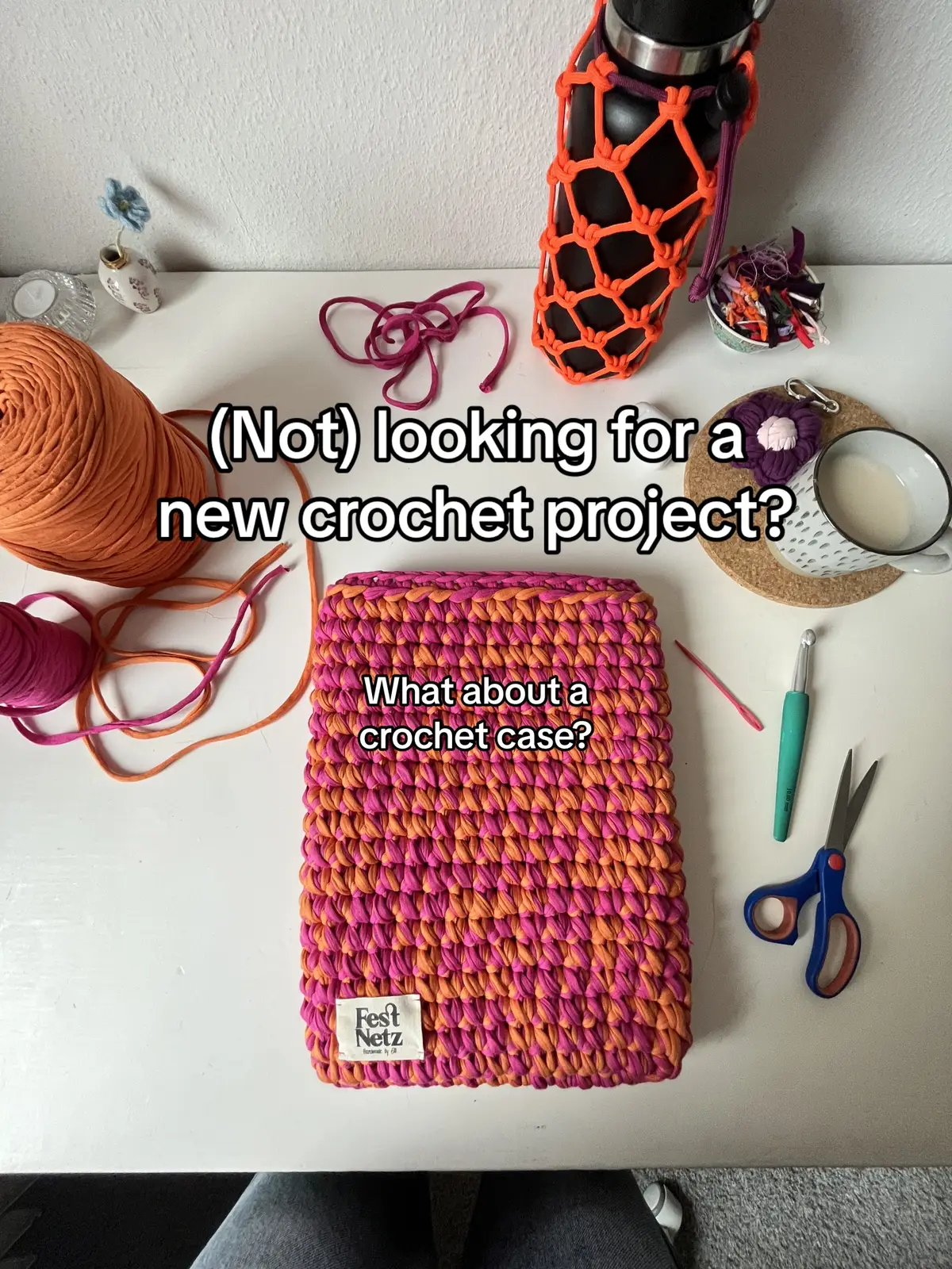 Instant serotonin boost and perfect spring crochet project 💕  #crochet #crochetersoftiktok #tshirtyarn #crochetbag #crochetlaptopsleeve #crochetbeginner #crochetipadcase #spring #sonne #pink #coquette 