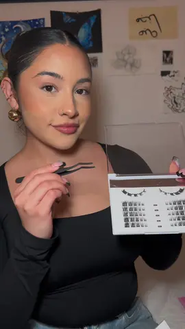 heres how I do my @VEYES BEAUTY lash clusters ✨ using the “foxy” style 💕 #3dlash #precutlash #foxyeye #fluffylashes #veyeslashes #veyesbeauty #invisibleband #invisiblebandlashes 
