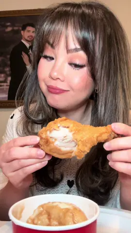Jollibee is always a good idea, iykyk! 💁🏻‍♀️😎🇵🇭 should I do more videos like this?! 😃 #jollibee #jollibeetiktok #mukbang #eating #filipino #pinoy #filipina #toddler #mom #fyp 