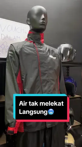 Baju hujan korang masuk jugak air ?? Takpe jom grab FOXDRY 04 yang berkualiti tinggi ni dalam beg kuning kita sekarang‼️‼️ #serdangmotorcycle #riderlife #foxdryraincoat #04 #fypシ゚viral #ridinggear #bikelife #ConSantanderConecto 