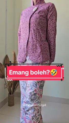 Kebiasaan siapa nih kayak gini?😭🙏 In frame: Kebaya Janggan Dasiyah Vol. 2 (Klik link di bio No. 6) Rok Span Batik FLW53 (Klik link di bio No. 16)  #kebayaraya #bajukurung #kebayamodern #bajulebaran #kebaya #batik #ootdfashion 