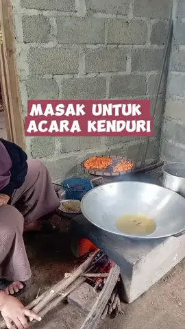 aku tuh seneng banget kalau ada acara kenduri dirumah bisa makan banyak 🤣 meskipun lumayan capek habis jalan lumayan jauh🥰#dailyvlog  #masakansederhana #suasanapedesaan🌾🌿🌴🌲💞📷 