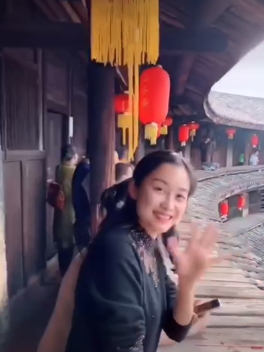 Worshipping ancestors in a Hakka tulou during Chinese New Year #hakka #tulou #ancestorworship #worshippingancestor #chinesenewyear #客家 #客家土楼 #春节 #祭祖 #华人新年