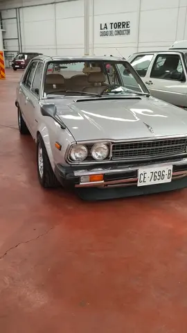 Honda Accord EX de 1980 de @ragsncars en el #mad94 Esta unidad con carrocería sedán es de la primera generación del Accord (1976-1981), un modelo que aún se fabrica. El Accord fue el primer modelo japonés que se empezó a fabricar en Estados Unidos, en 1982. #honda #hondaaccord #hondaaccordex #accord #accordex #hondajdm #jdm #jdmcars #jdmculture #jdmlifestyle  #jdmcarsoftiktok #jdmlife  #instacars #instacar #classiccar #classiccars #clubhojalata #petrolhead #cargram #carsofinstagram #carstagram #carphotography #carlovers #coches #cars #carsoftiktok #tiktokcars 
