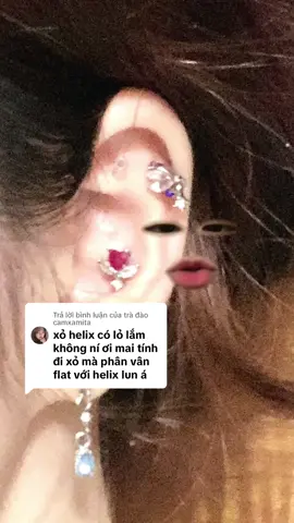 Trả lời @trà đào camxamita helix của tui 1 năm rưỡi mới lành á :))) cay đắng đời người, nên tui vote flat  #piercing#pieramxi   