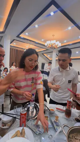 Ông cha ta bảo “ Yếu thì không nên ra gió” mà không chịu nghe#cuadongluxuryhotel #fyp 
