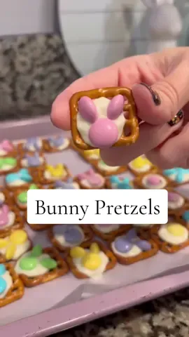 Bunny pretzels! These are so much easier to make than they look and my kids loved them. 🐰😊 #easter #eastertreats #bunny #pretzels #bunnypretzels #easterfood #eastercandy #kidtreats #EasyRecipe #springtime #momlife 