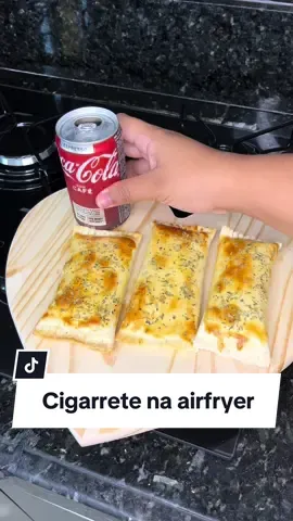 Lanche rapido e facil com massa de pastel pronta feito na airfryer #lanche #receitarapida #airfryer 