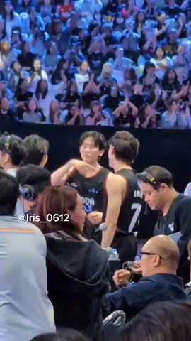 PINGGANG GAWIN DIPELUK JOSS😭😭😭 cr: x/tw by @iris0612 #jossgawin #josswayar #gawincaskey #josswayarsangngern #flukegawin #jossgawin #jossgawinera #gmmtvstarlympic #actor #thaienthu #fyp #fypシ #foryoupage 