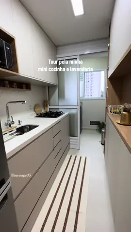 Minha cozinha e lavanderia de apenas 6,30m2 🤎 É pequenininha, mas tem todo meu amor 🥰 .