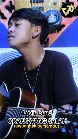 cover Luvia band orang yang salah,,kusudah mencoba tuk berikan bunga,,gayung tak bersambut Live cover rumahan #luviaband #orangyangsalah #gayungtakbersambut #kusudahmencobatukberikanbunga #fypage #fypシ゚viral #epyepe #reels__tiktok #viral_video 