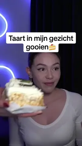 Taart in mijn gezicht😭😂🍰 #twitch #challenge #fyp #foryou #viral #live #livestream #taart #cake #streamer 