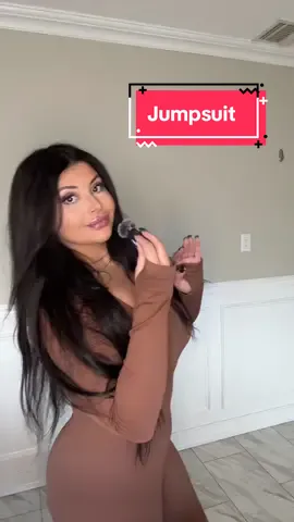 I literally can’t stop hahaha #jumpsuit #shapewear #oqq #shoplivex #compression #OOTD 