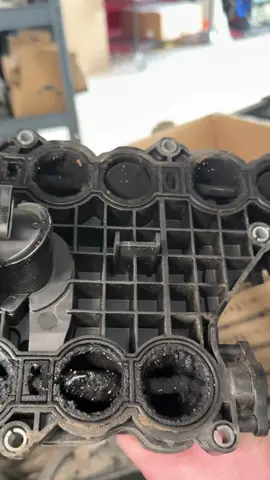 Like magic! Walnut shell blasting the carbon from a 3.0 Ecodiesel Ram 1500 truck. It’s amazing the difference on the before and after, especially with how it runs #enginebuild #ram #enginebuilding #ecodiesel #autoshop 