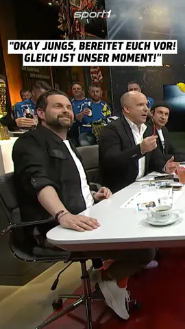 Nicht nur Matthias Killing findet diese Aktion richtig witzig! 📷 Im SPORT1-Fantalk haben sich ein paar Zuschauer was lustiges einfallen lassen!📷  #sport1news  #sport1  #totalvideo  #fantalk  #fussball