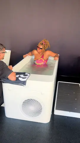— #wisdomwednesday ! My first ice bath / cold plunge.  ➡️What is a cold plunge? Also known as an ice bath; refers to deliberate cold exposure in water. Water is usually less than 60°F but as low as 38°F. ➡️Benefits: I did add the chart from Plunge at the end but I will list my research below👇🏽 -Enhanced mood & focus. -Reduced inflammation & muscle soreness. -Improved recovery & physical performance. -Improved immune system. -Improved resilience & stress management. -Accelerated metabolism & improved cold tolerance ➡️Would I do it again? 1000% I’ve been wanting to take one for awhile and I was so excited to try this at #liftmiami2024 . I was very sore leading up to this trip and honestly once I got in it really wasn’t that bad. My only problem was how cold my feet were vs my body. After I got out, I was instantly refreshed, & energized with 0 soreness! Just keep breathing and you’ll be fine🌟 #icebath #icebathing #icebathchallenge #icebathbenefits #coldplunge #coldplungetherapy #recovery #fullbodyworkout #workoutmotivation #workoutoftheday #workoutroutine #fitnessmotivation #fitnesslife #fitnessgirl #gymgirl #gymgirlsdaily #gymgirlmotivation #womenwholift #blackgirlfitness #blackgirltiktok #blackgymgirl #fitnessforblackgirls #liftmiami 