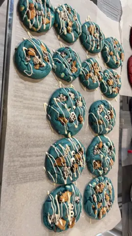 Pov:my gf is a beginner baker and i support her in everyway 💙 help me support her 🥹 leave a comment a like a repost #baking #boost #monstercookie #cookiemonster #blue #californiacheck #fypシ #cakes #tiktok #dontletthisflop #chocolatestrawberries 
