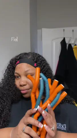 Let’s flexi rod my kinky curly wig🤭. Results anyone??  HAIR DETAILS: @ISEEHAIRAmazon glueless kinky curly unit 22 inches #heatlesscurls #flexirods #iseehairamazon #wiginfluencer 