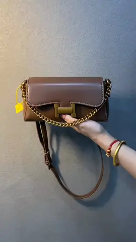 Tas Selempang LANBAI terbaru nih bestie yuk gercep cekout sekarang 😍🤗 #taswanita #tasselempangwanita #slingbag #taskekinian #tasimport 
