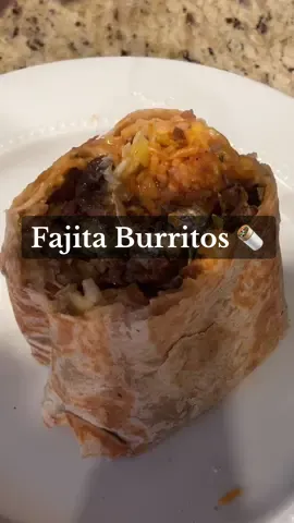 Fajita burritos 🌯 #dinner #DinnerIdeas #fyp #fajita #fajitaburritos #dinnerwithme #foryoupage #beans #rice #mexicantiktok #mexicanfood 