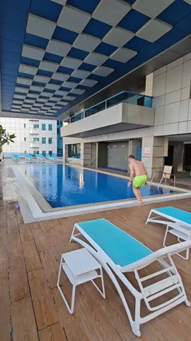 bună ziua din Dubai 2024 La scăldat