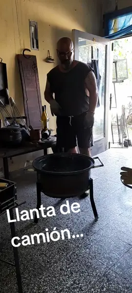 Fogonero con llanta de camión... PARA EL ASADO...TODO !!! #fogonero #asador #asado #quebracho #carneargentina #carne #mardel #argentina #discodearado #trabajo #leña #llanta #llantadecamion #camion  #clientes #parati #paratii #fyt #fytシ #fytiktok #fytpシ #mundo #bbc #barbecue #tiktok #mardelplata 