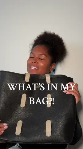 What’s in my bag?! I know you guys are dying to know ahah 😉 #grwm #whatsinmybag #totebag #workbag 