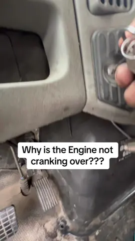 Why is the engine not spinning over?? Comment your answer #comeoverhere #dieseltech #diesel #mechanic #Trucking #truckmechanic #semitruck #trucker 